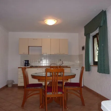 Apartmán In With Terrace, Wifi Funtana